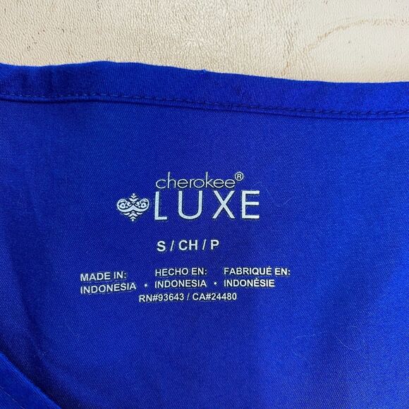 Cherokee Lux Scrub Top Womens Small Blue Nursing Vet Medical Uniform Fitted - Picture 2 of 12